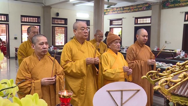 Chư tôn giáo phẩm TƯGH, Ban Trị sự tỉnh Bắc Ninh, môn đồ pháp quyến dâng hương tưởng niệm Chư tôn giáo phẩm TƯGH, Ban Trị sự tỉnh Bắc Ninh, môn đồ pháp quyến dâng hương tưởng niệm