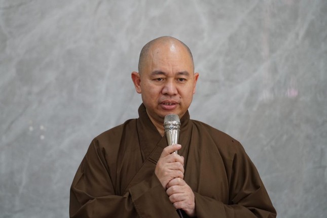 Thượng tọa Thích Đức Thiện chủ trì buổi họp Thượng tọa Thích Đức Thiện chủ trì buổi họp
