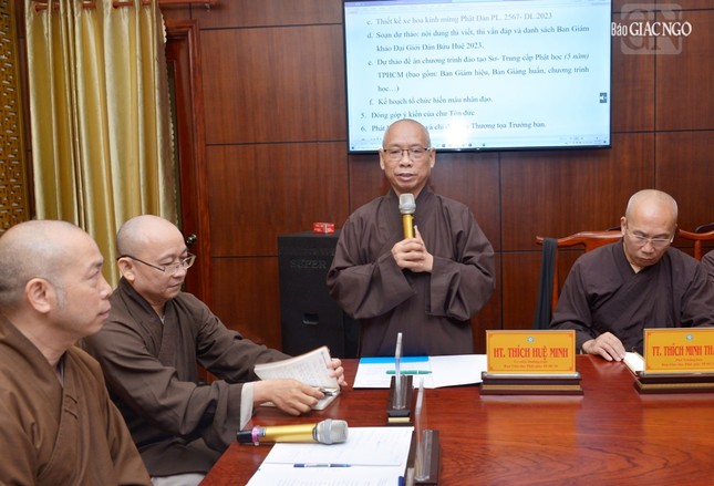 Thượng tọa Thích Huệ Minh, Ủy viên Thường trực Ban Giáo dục Phật giáo TP đóng góp ý kiến Thượng tọa Thích Huệ Minh, Ủy viên Thường trực Ban Giáo dục Phật giáo TP đóng góp ý kiến