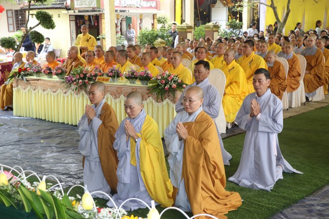 Sư cô Thích nữ Tánh Nguyện phát nguyện nhận nhiệm vụ Sư cô Thích nữ Tánh Nguyện phát nguyện nhận nhiệm vụ