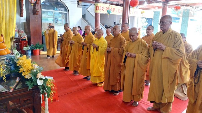 Chư tôn đức niêm hương Giác linh Thượng tọa Thích Lệ Trường