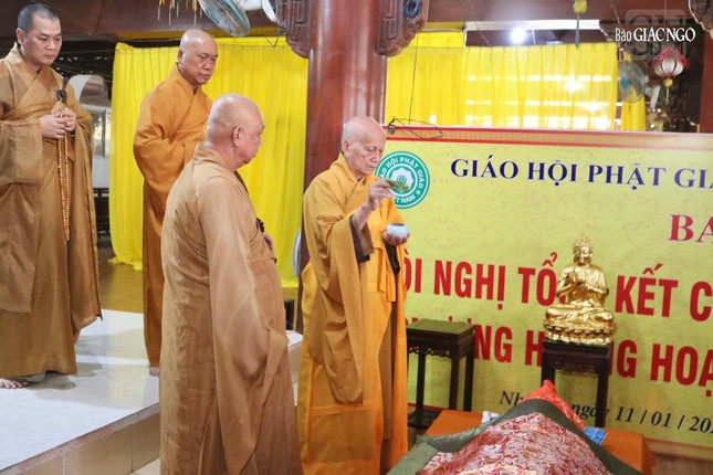 Sái tịnh nhục thân Thượng tọa Thích Lệ Trường