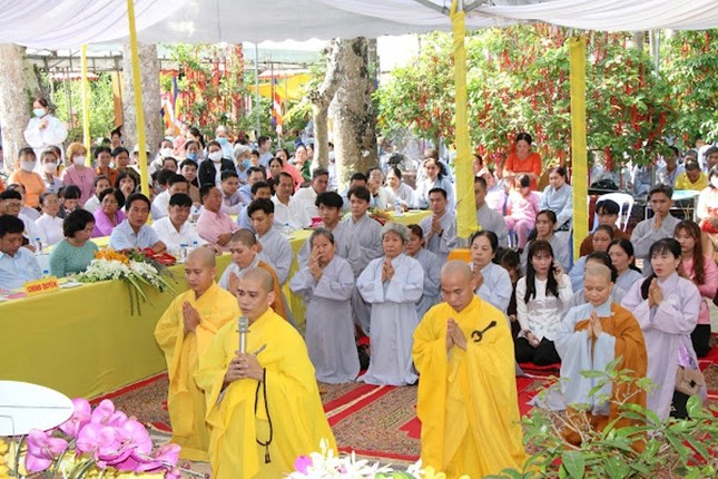 Đại đức Thích Lệ Ngộ, tân trụ trì đã phát nguyện suốt đời phụng sự Tam bảo Đại đức Thích Lệ Ngộ, tân trụ trì đã phát nguyện suốt đời phụng sự Tam bảo