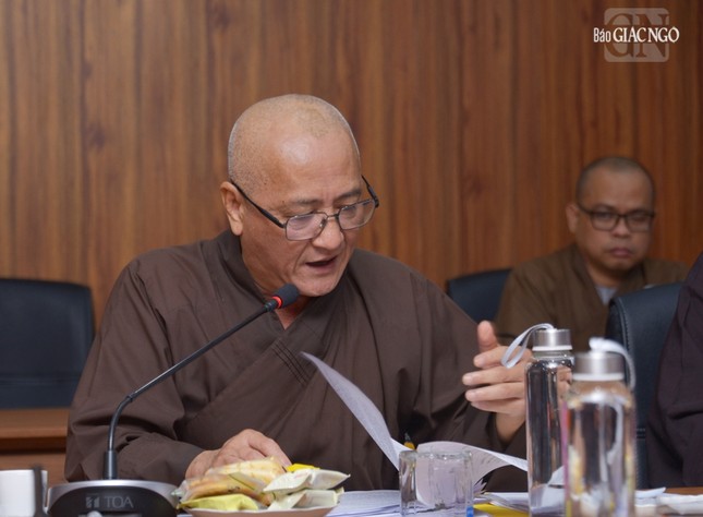 Hòa thượng Thích Huệ Thông trình bày dự thảo quy chế hoạt động của Ban Pháp chế T.Ư Hòa thượng Thích Huệ Thông trình bày dự thảo quy chế hoạt động của Ban Pháp chế T.Ư