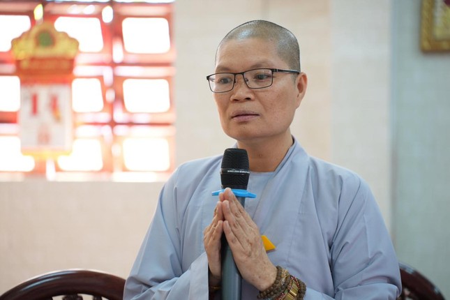 Ni sư Thích nữ Huệ Đức, Chánh Thư ký Phân ban Ni giới T.Ư điều phối chương trình thảo luận của buổi họp - Ảnh: Pb Ni giới tỉnh Ni sư Thích nữ Huệ Đức, Chánh Thư ký Phân ban Ni giới T.Ư điều phối chương trình thảo luận của buổi họp - Ảnh: Pb Ni giới tỉnh