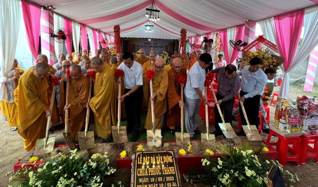 Thự hiện nghi thức khởi công đại trùng tu chánh điện chùa Phước Thành Thự hiện nghi thức khởi công đại trùng tu chánh điện chùa Phước Thành