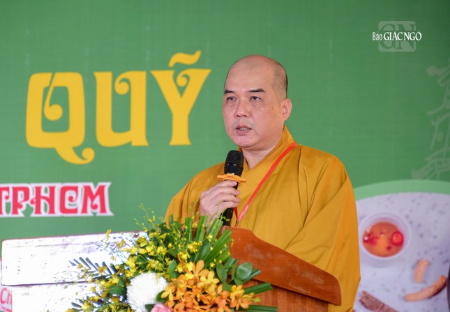 Thượng tọa Thích Truyền Cường, Trưởng ban Tổ chức phát biểu khai mạc