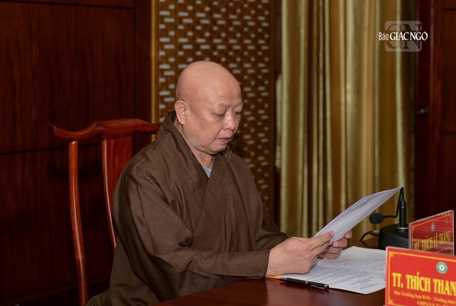 Hòa thượng Thích Lệ Trang chủ trì buổi họp của Ban Thường trực