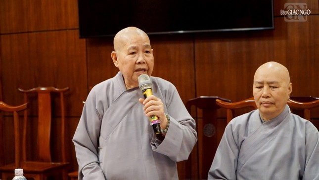 Ni trưởng Thích nữ Từ Nhẫn chủ trì buổi họp Ni trưởng Thích nữ Từ Nhẫn chủ trì buổi họp