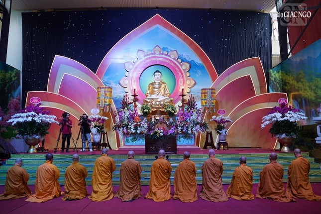 Thành kính bạch trình theo nghi thức thiền môn Thành kính bạch trình theo nghi thức thiền môn