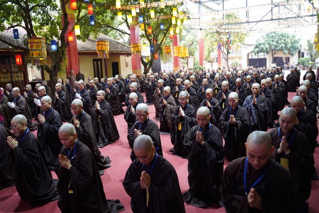 Đại giới đàn có 147 giới tử cầu thọ giới pháp Đại giới đàn có 147 giới tử cầu thọ giới pháp