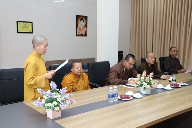 Đóng góp ý kiến tại buổi họp