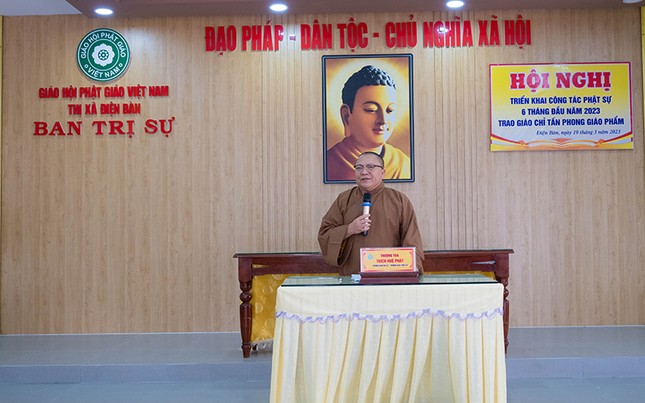 Thượng tọa Thích Huệ Phát phát biểu tại cuộc họp