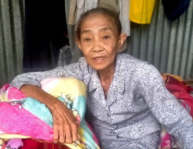 Bà Nguyễn Thị Liễu nhiều bệnh lại nuôi con bị bệnh tâm thần Bà Nguyễn Thị Liễu nhiều bệnh lại nuôi con bị bệnh tâm thần