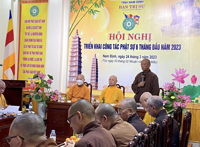 Hòa thượng Thích Quảng Hà chủ trì buổi họp Hòa thượng Thích Quảng Hà chủ trì buổi họp