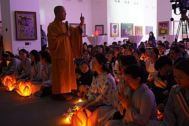 Đại đức Thích Giác Giáo đông đảo thanh niên Phật tử cùng sinh viên các trường đại học đã tham gia chương trình hưởng ứng “Giờ Trái đất” Đại đức Thích Giác Giáo đông đảo thanh niên Phật tử cùng sinh viên các trường đại học đã tham gia chương trình hưởng ứng “Giờ Trái đất”