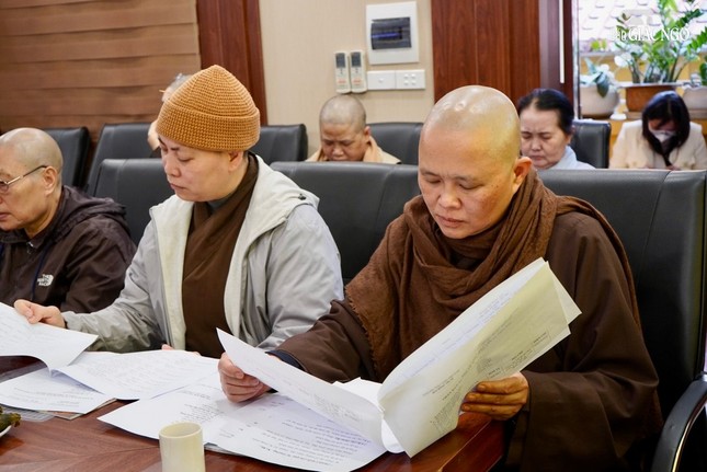 Chư Ni tham dự họp Chư Ni tham dự họp