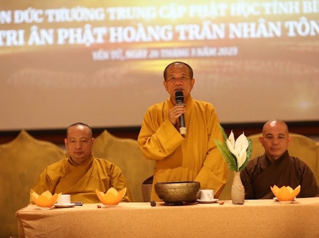 Thượng tọa Thích Đạo Hiển phát biểu tại lễ thắp nến Thượng tọa Thích Đạo Hiển phát biểu tại lễ thắp nến