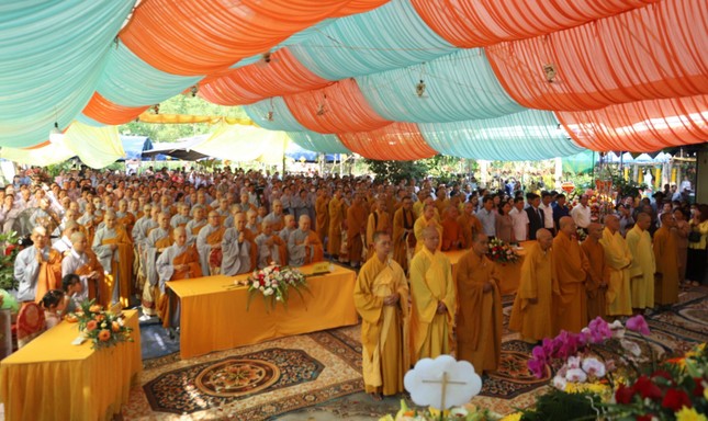 Chư tôn đức tham dự buổi lễ