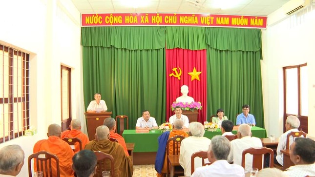 Đoàn thăm bà con Khmer tỉnh Trà Vinh nhân Tết cổ truyền Đoàn thăm bà con Khmer tỉnh Trà Vinh nhân Tết cổ truyền