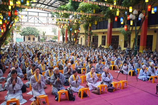 Phật tử đạo tràng Pháp Hoa tham gia khóa tu tại chùa Bằng