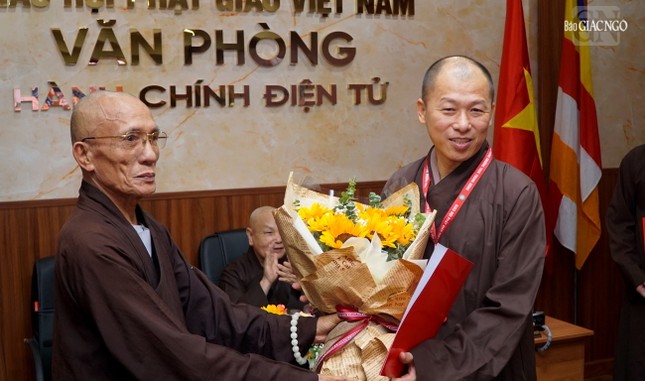 Thượng tọa Thích Minh Nhẫn làm Tổ trưởng Tổ Thông tin - Truyền thông