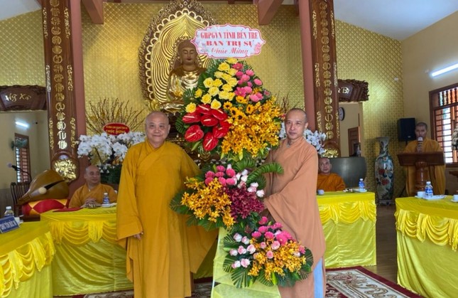 Ban Trị sự tỉnh tặng hoa chúc mừng Ban Trị sự tỉnh tặng hoa chúc mừng