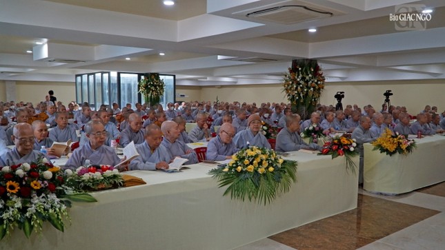 400 vị Ni trưởng, Ni sư, sư cô từ 55 Phân ban Ni giới tỉnh thành tham gia khóa học