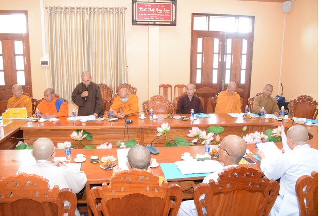 Đóng góp ý kiến tại buổi họp