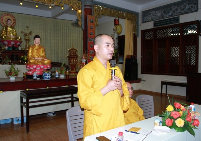 Đại đức Thích Minh Giáo phát biểu tại buổi họp Đại đức Thích Minh Giáo phát biểu tại buổi họp