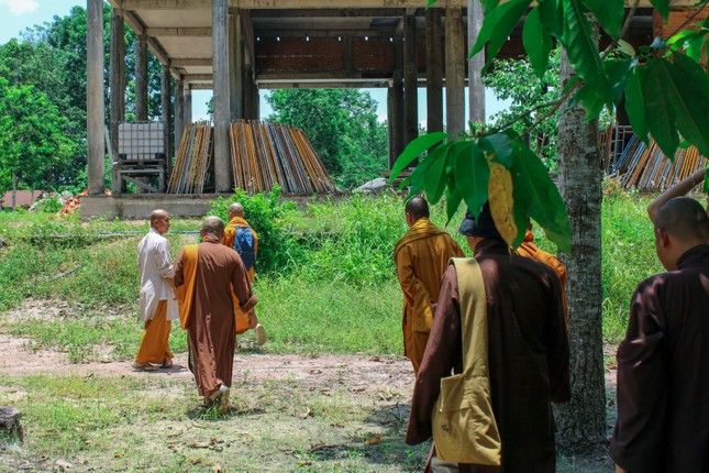 Chư tôn đức khảo sát địa điểm tổ chức khóa tu mùa hè Chư tôn đức khảo sát địa điểm tổ chức khóa tu mùa hè