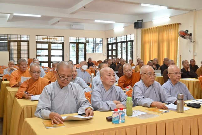 Chư Ni tham dự họp