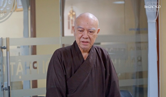 Hòa thượng Thích Nhật Hỷ phát biểu chủ trì buổi họp Hòa thượng Thích Nhật Hỷ phát biểu chủ trì buổi họp