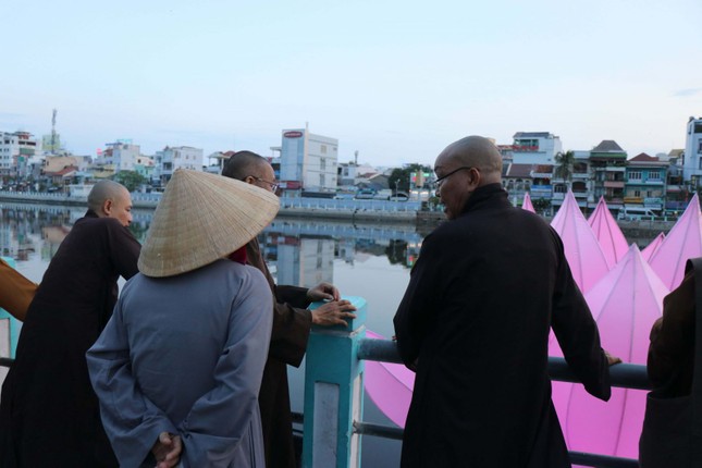 Chư tôn đức Ban Trị sự trao đổi thử nghiệm trên thực tế