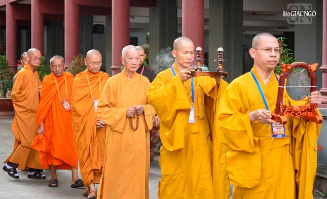 Cung thỉnh Đức Pháp chủ quang lâm hội trường Cung thỉnh Đức Pháp chủ quang lâm hội trường