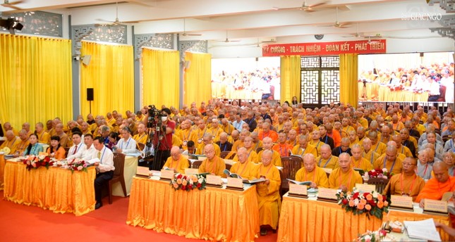 Chư tôn đức đại biểu tham dự hội nghị Chư tôn đức đại biểu tham dự hội nghị