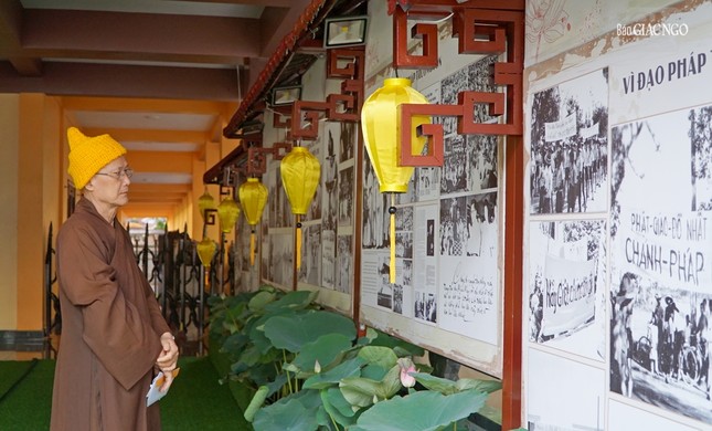 Một góc triển lãm kính mừng Đại lễ Phật đản, kỷ niệm 60 ngày Bồ-tát Thích Quảng Đức vị pháp thiêu thân Một góc triển lãm kính mừng Đại lễ Phật đản, kỷ niệm 60 ngày Bồ-tát Thích Quảng Đức vị pháp thiêu thân