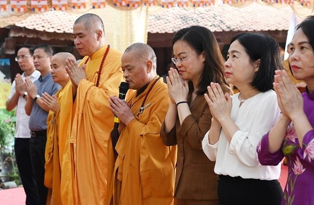 Thực hiện nghi thức tụng kinh Khánh đản