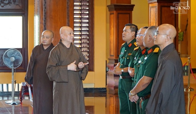 Hòa thượng Trưởng ban Trị sự GHPGVN TP.HCM cũng chia sẻ đôi nét về Việt Nam Quốc Tự, ngôi chùa biểu trưng liên quan phong trào đấu tranh của Phật giáo và Bồ-tát Thích Quảng Đức Hòa thượng Trưởng ban Trị sự GHPGVN TP.HCM cũng chia sẻ đôi nét về Việt Nam Quốc Tự, ngôi chùa biểu trưng liên quan phong trào đấu tranh của Phật giáo và Bồ-tát Thích Quảng Đức