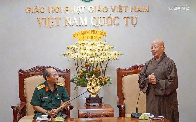 Hòa thượng Trưởng ban Trị sự TP.HCM cảm ơn lãnh đạo Bộ Tư lệnh TP.HCM đến thăm, chúc mừng Phật đản Hòa thượng Trưởng ban Trị sự TP.HCM cảm ơn lãnh đạo Bộ Tư lệnh TP.HCM đến thăm, chúc mừng Phật đản