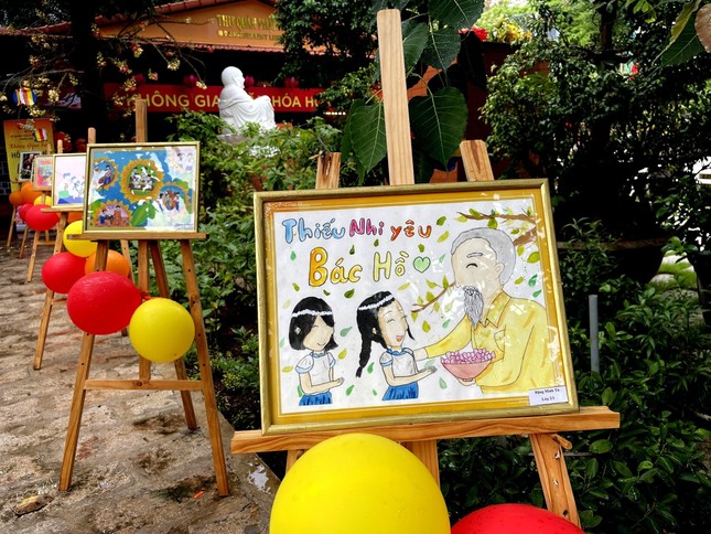 Trưng bày tranh vẽ Bác Hồ tại chùa An Hòa Trưng bày tranh vẽ Bác Hồ tại chùa An Hòa