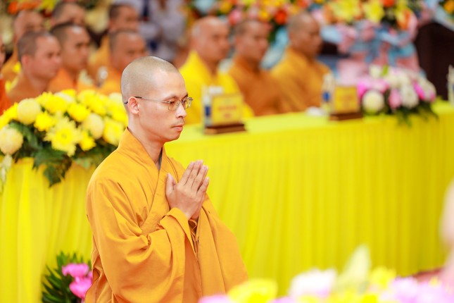 Đại đức Thích Vạn Độ, tân trụ trì chùa Phước Hưng Đại đức Thích Vạn Độ, tân trụ trì chùa Phước Hưng