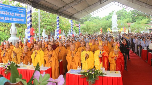 Chư tôn đức Tăng Ni, lãnh đạo các cấp, Phật tử