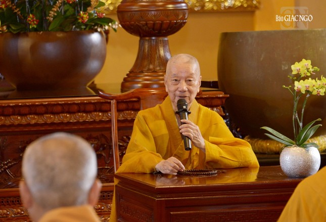 Đức Pháp chủ ban giáo giới đến chư Tăng