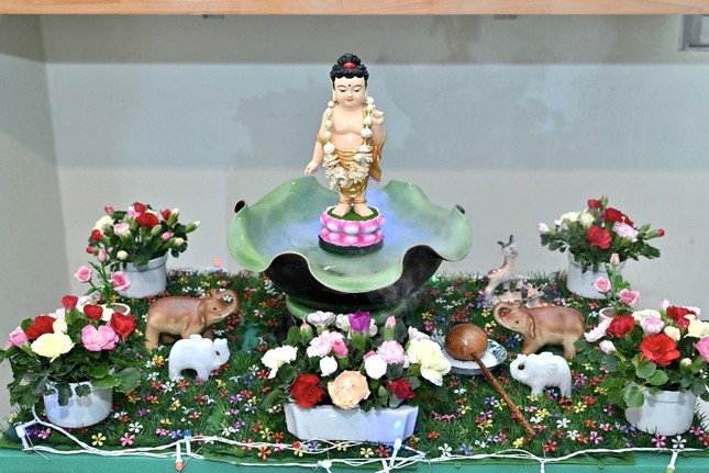 Vườn Lâm-tỳ-ni tại gia đình Phật tử Diệu Hoàng Vườn Lâm-tỳ-ni tại gia đình Phật tử Diệu Hoàng