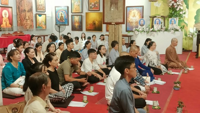 Phật tử tham dự thiền trà Phật tử tham dự thiền trà