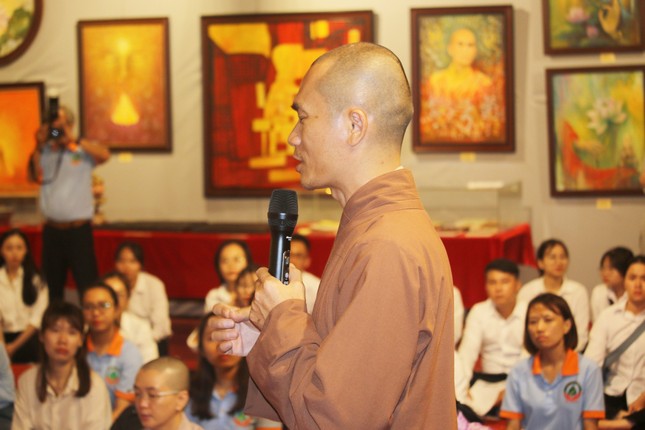 Thượng tọa Thích Thanh Tri chia sẻ tại buổi thiền trà Thượng tọa Thích Thanh Tri chia sẻ tại buổi thiền trà