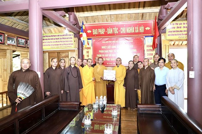 Phân ban Phật tử dân tộc T.Ư trao quà tới chư tôn đức Ban Trị sự Phật giáo tỉnh Hà Giang Phân ban Phật tử dân tộc T.Ư trao quà tới chư tôn đức Ban Trị sự Phật giáo tỉnh Hà Giang