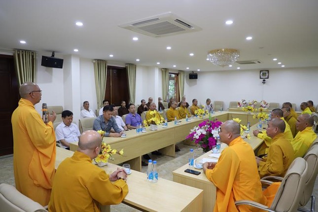 Đại diện lãnh đạo tỉnh đánh sẽ luôn tạo điều kiện và mong muốn Ban Trị sự tỉnh nhà xây dựng kế hoạch, chương trình hành động Phật sự cụ thể