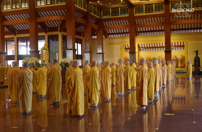 Bố-tát mỗi kỳ nhằm nuôi dưỡng những pháp lành Bố-tát mỗi kỳ nhằm nuôi dưỡng những pháp lành